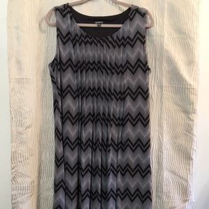 Black White Pleated Sheath Dress